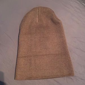 Aritzia main character beanie